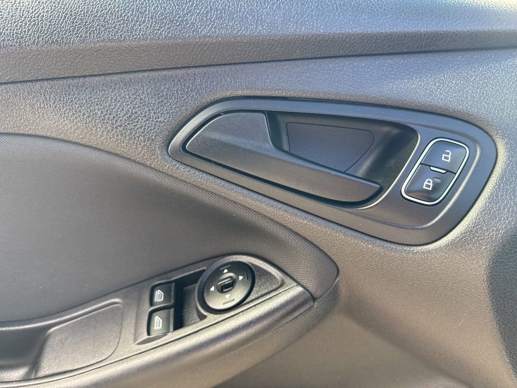 Used 2015 Ford Focus S image 11