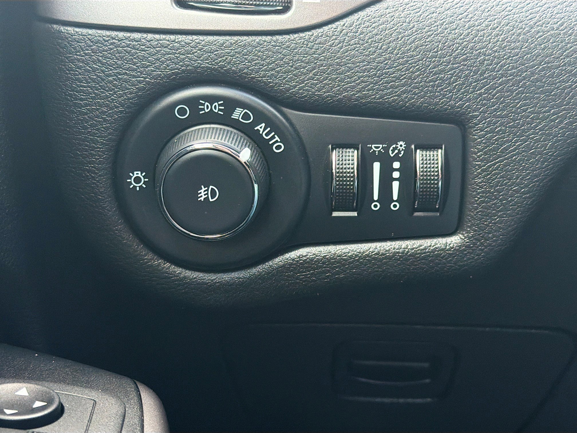 Used 2021 Jeep Cherokee Latitude Lux image 17