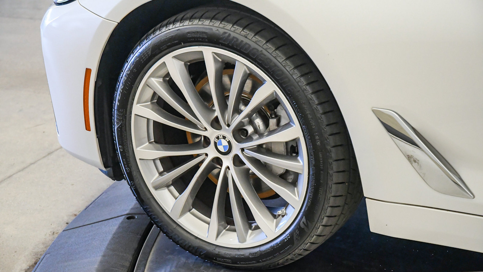 Used 2023 BMW 530i w/ Convenience Package RWD image 10