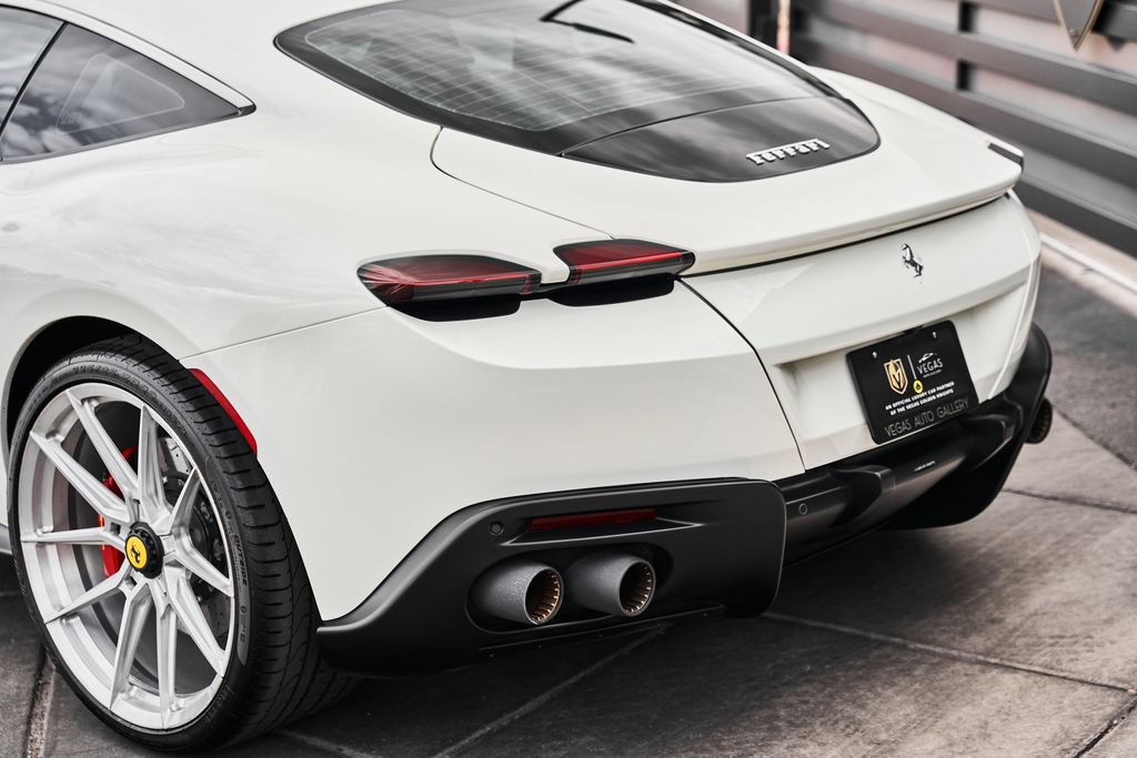 Used 2022 Ferrari Roma RWD image 9