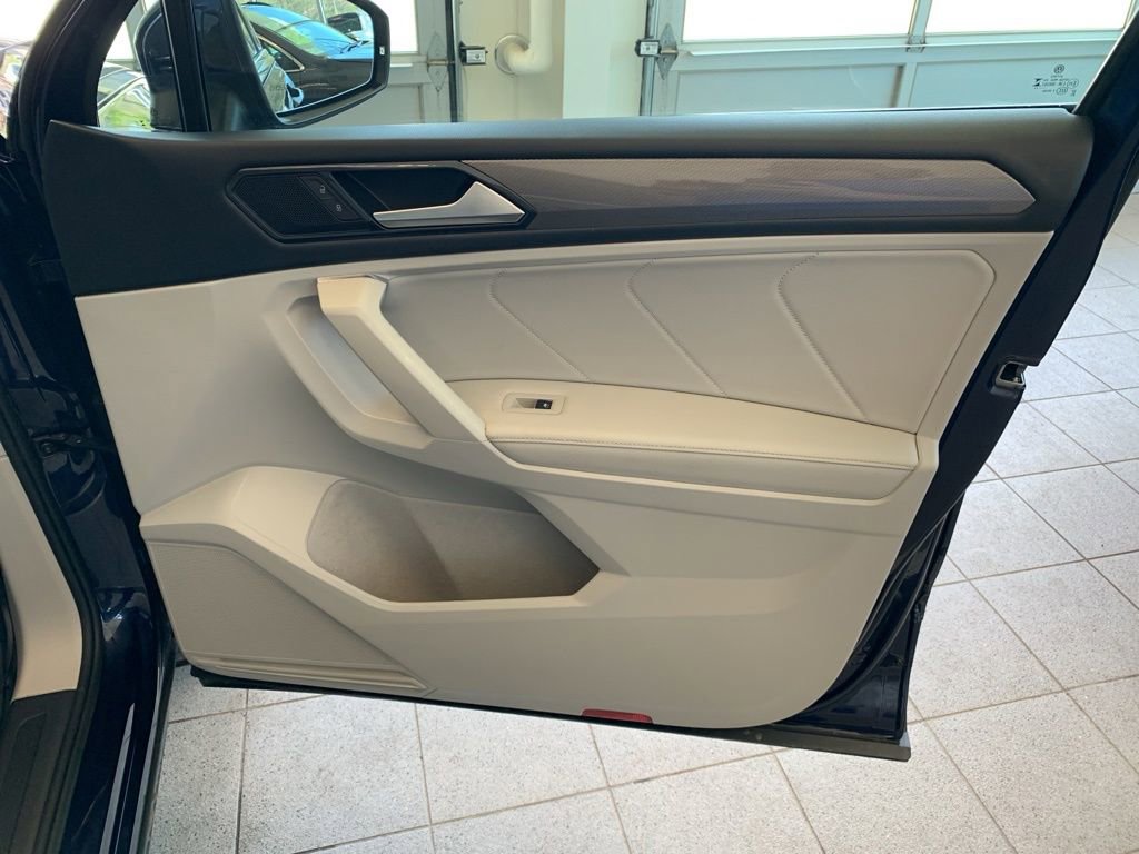 Used 2023 Volkswagen Tiguan SE w/ Panoramic Sunroof Package AWD/4WD image 22