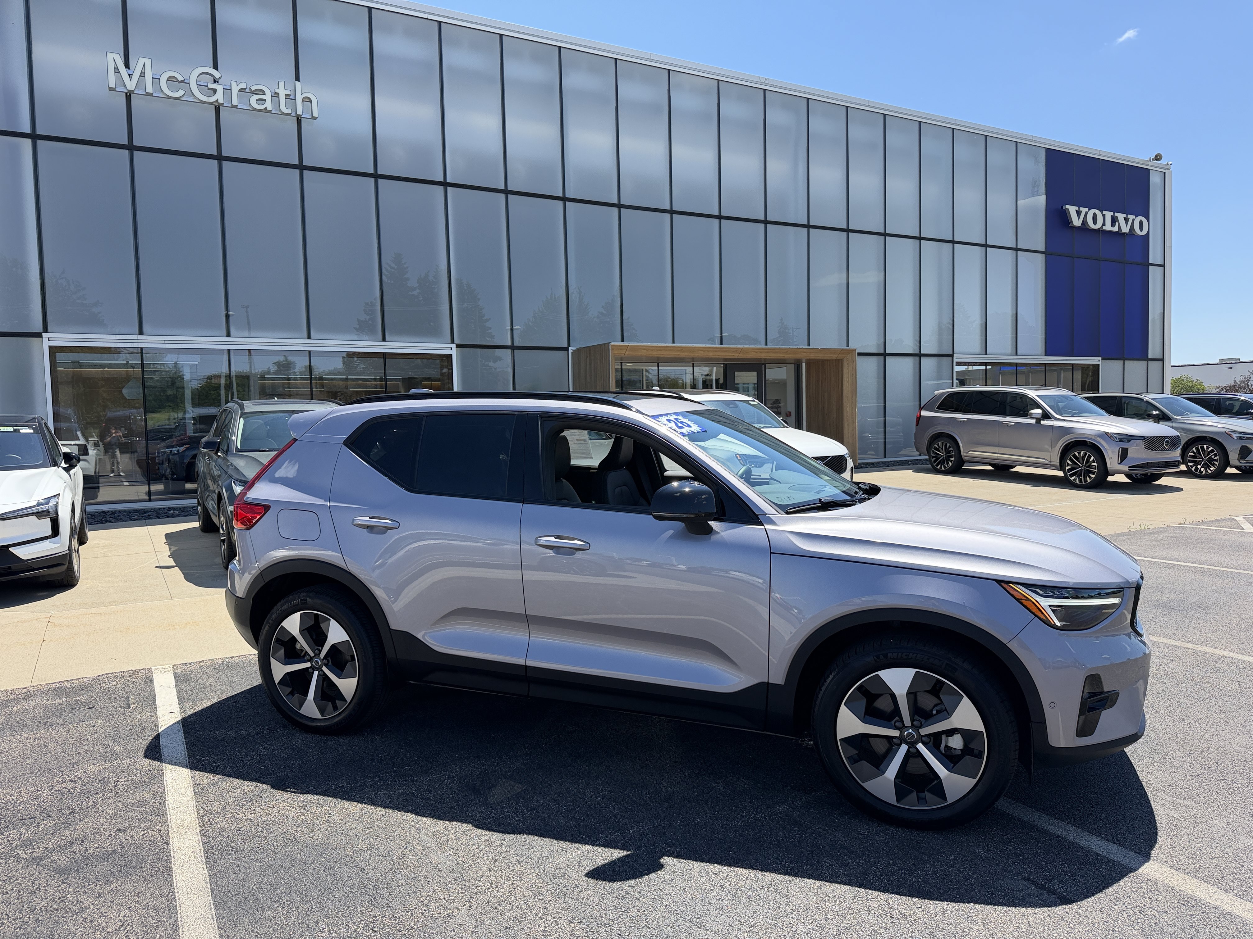 Used 2026 Volvo XC40 B5 Plus AWD/4WD image 3