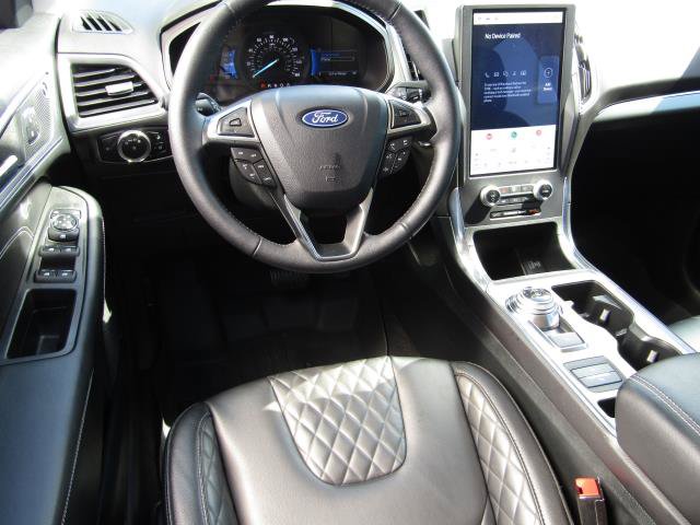 Used 2024 Ford Edge Titanium AWD/4WD image 2