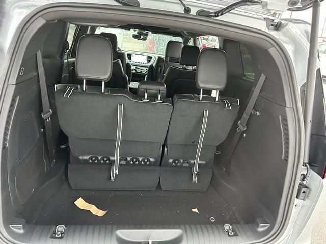 New 2026 Chrysler Pacifica Limited w/ Uconnect Theater Family Group image 26