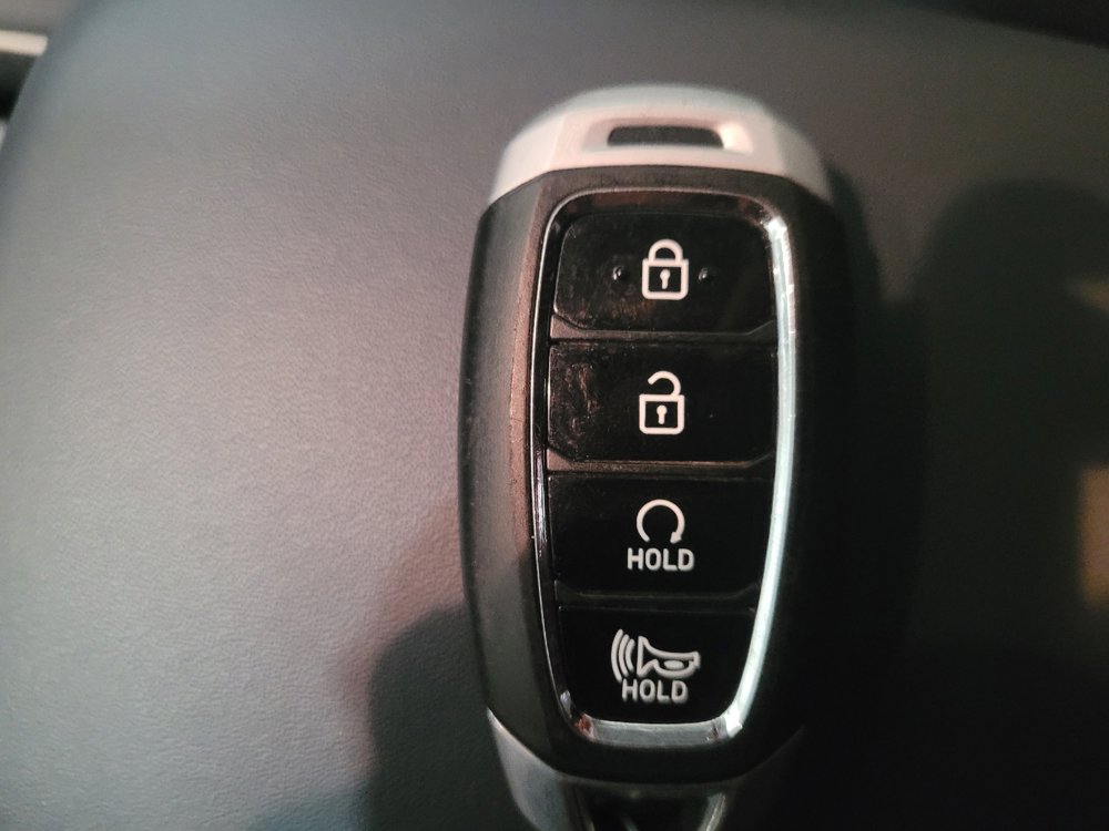 Used 2024 Hyundai Venue Limited image 32