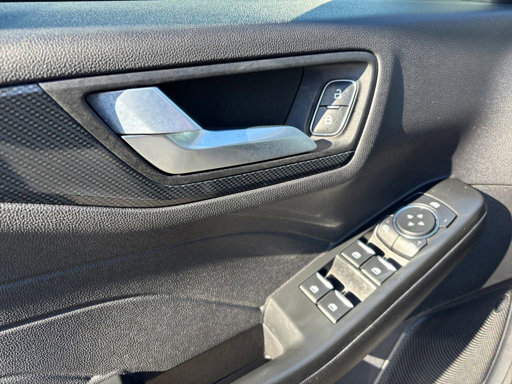 Used 2025 Ford Escape ST-Line w/ Equipment Group 301A image 16