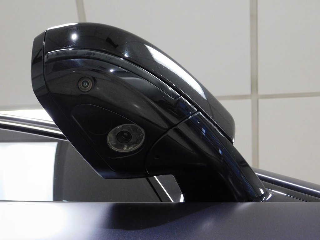 Used 2024 Jaguar F-PACE SVR image 8