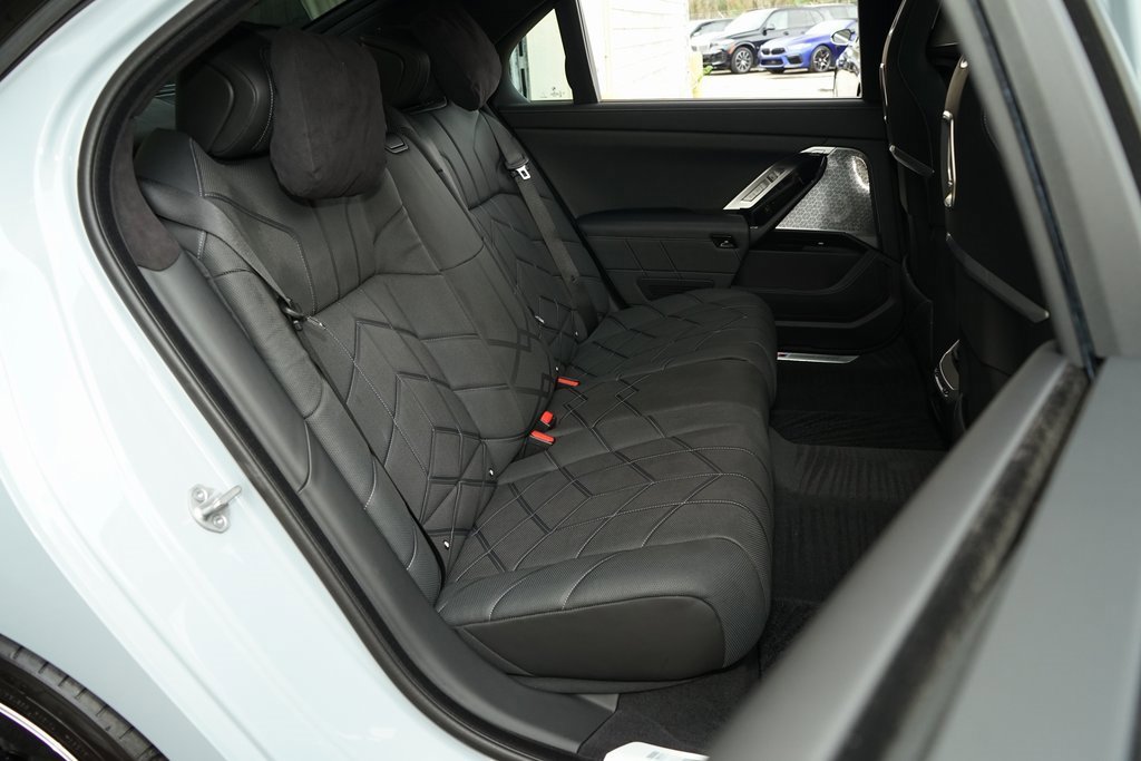 Used 2023 BMW 760i xDrive image 23