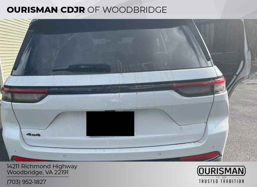 Used 2023 Jeep Grand Cherokee Altitude image 5