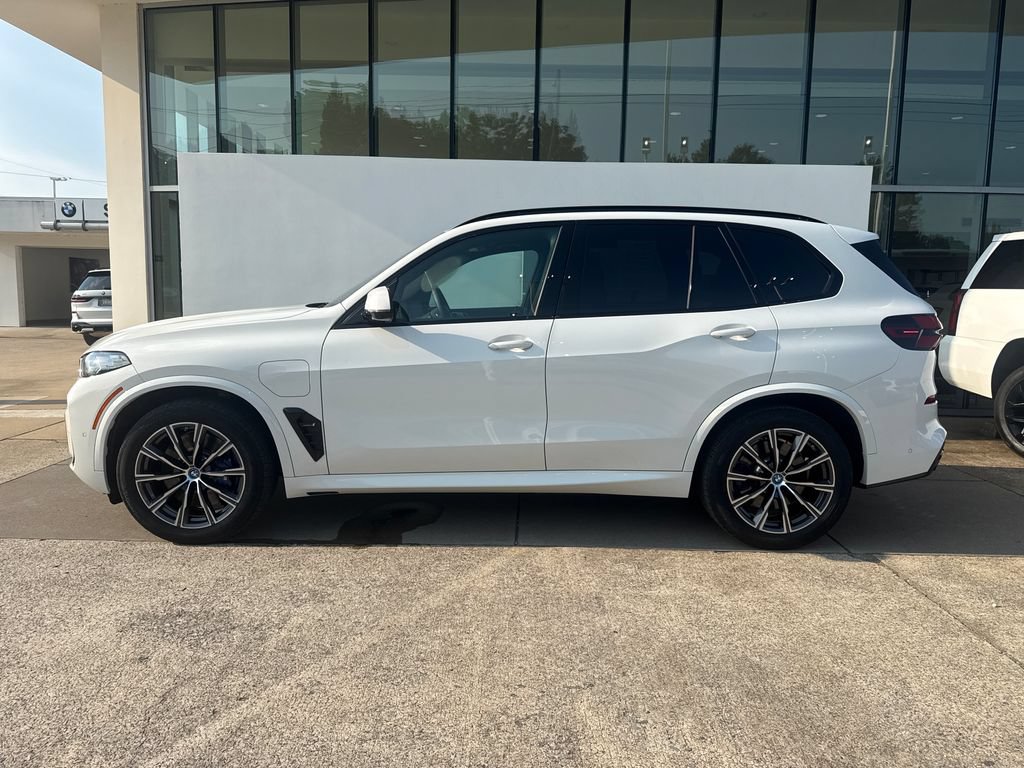 Used 2024 BMW X5 xDrive50e w/ M Sport Package AWD/4WD image 2