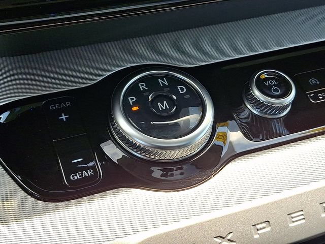Certified 2025 Ford Expedition Active AWD/4WD image 19