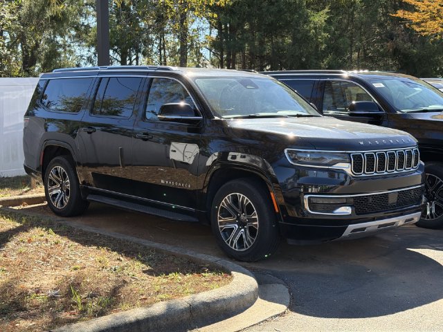 Used 2024 Jeep Wagoneer L Series II w/ Flexible Seating Group AWD/4WD image 4