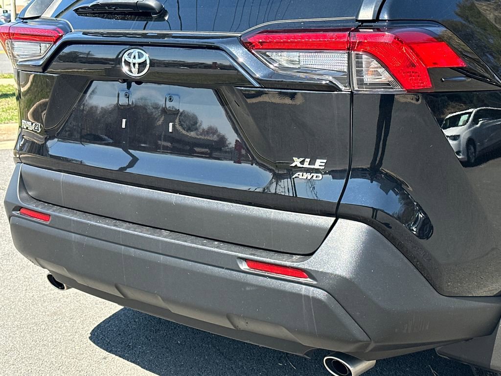 Used 2023 Toyota RAV4 XLE w/ Convenience Package image 5