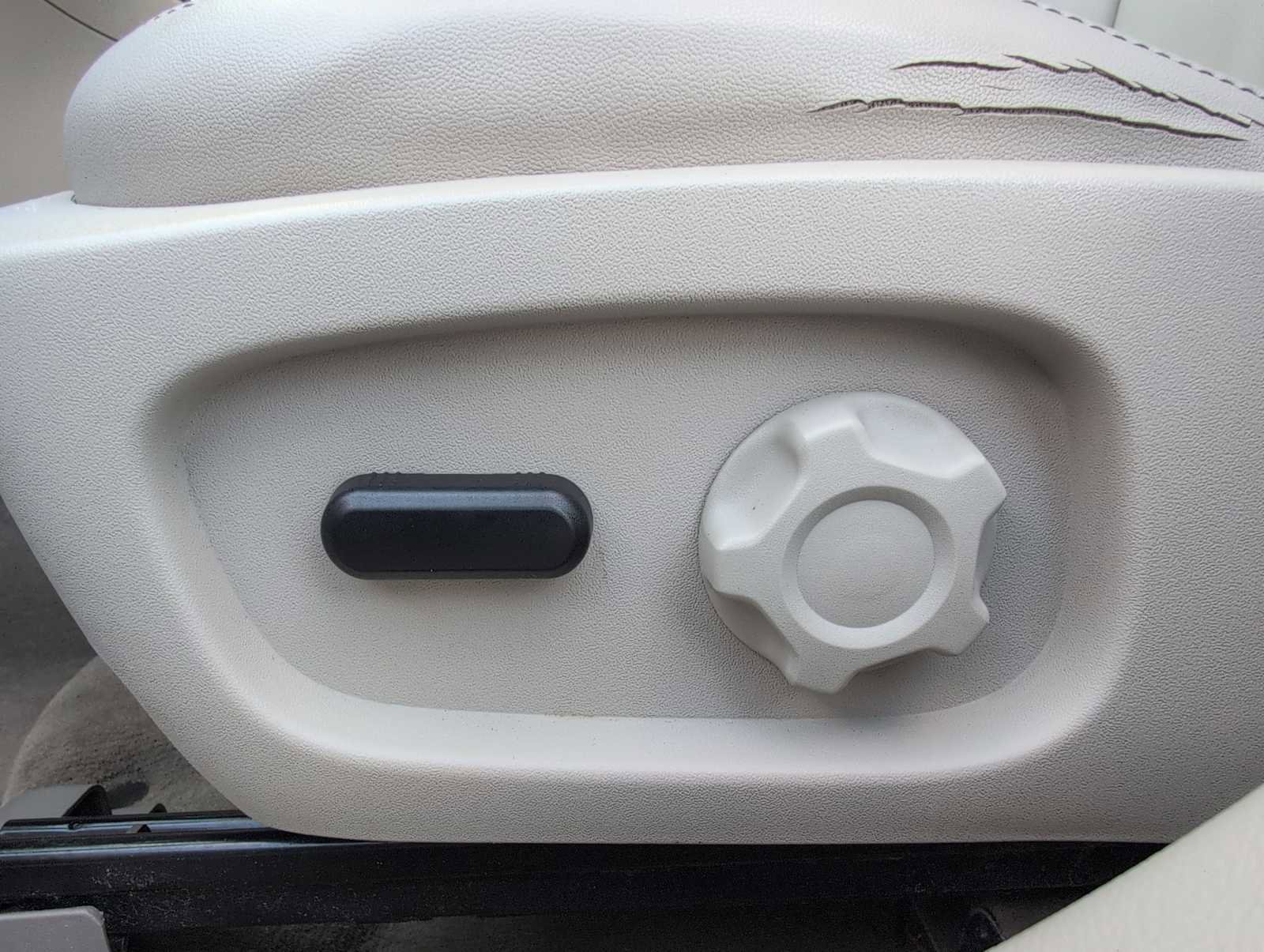 Used 2012 Ford Taurus SEL image 18