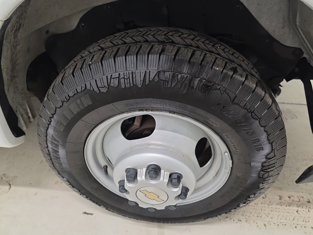 Used 2022 Chevrolet Express 3500 w/ Power Convenience Package image 4