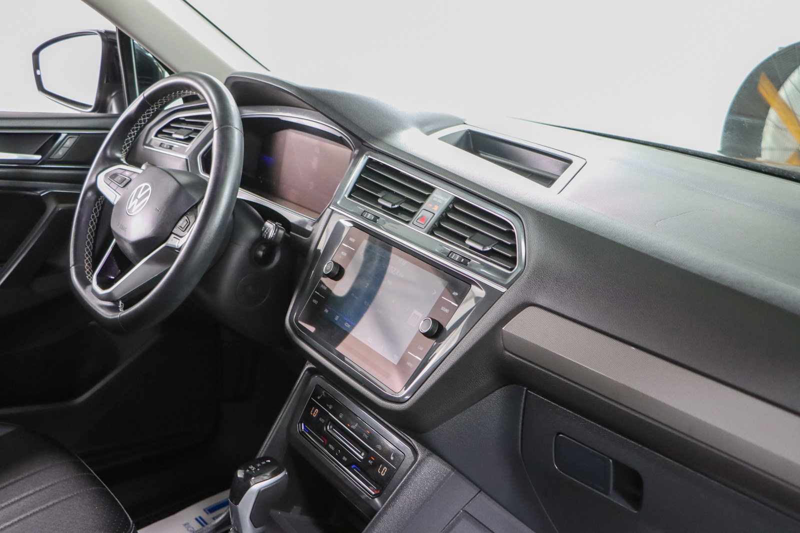 Used 2023 Volkswagen Tiguan SE FWD image 26