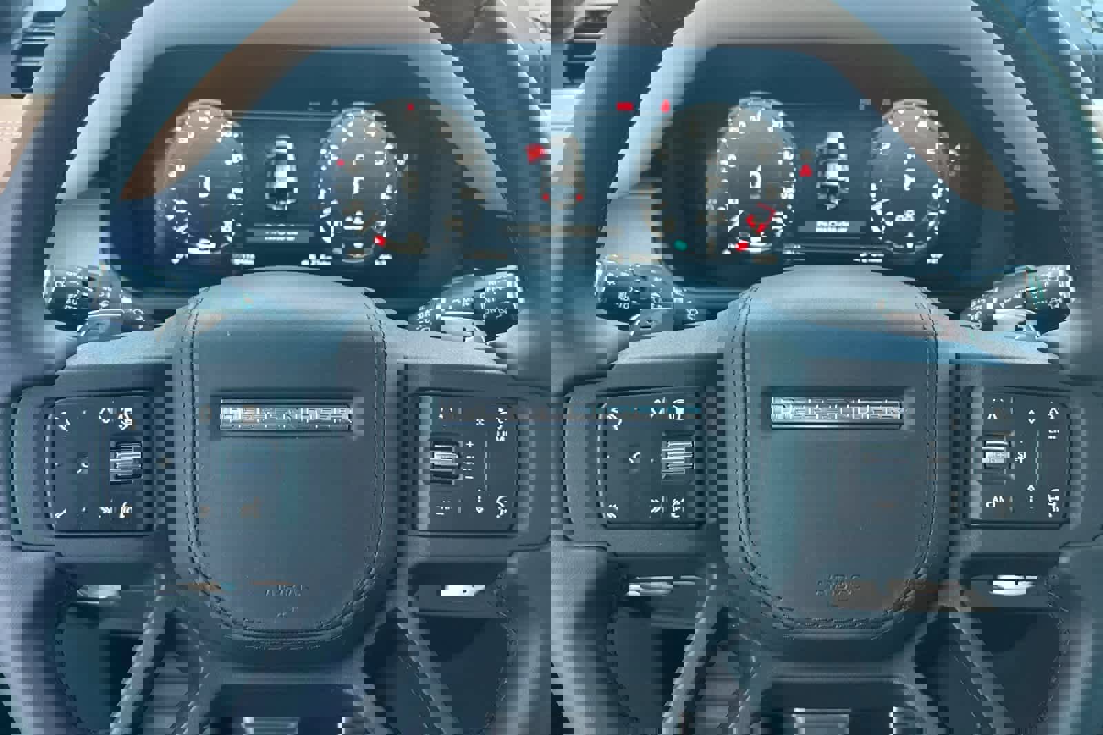 Used 2025 Land Rover Defender 110 V8 image 27