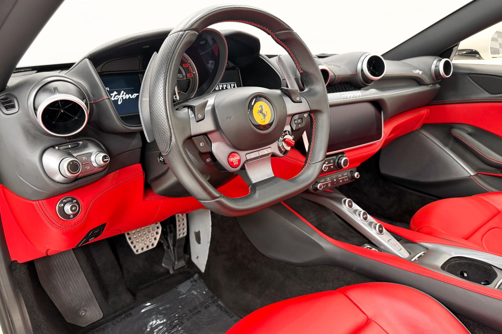 Used 2020 Ferrari Portofino RWD image 13