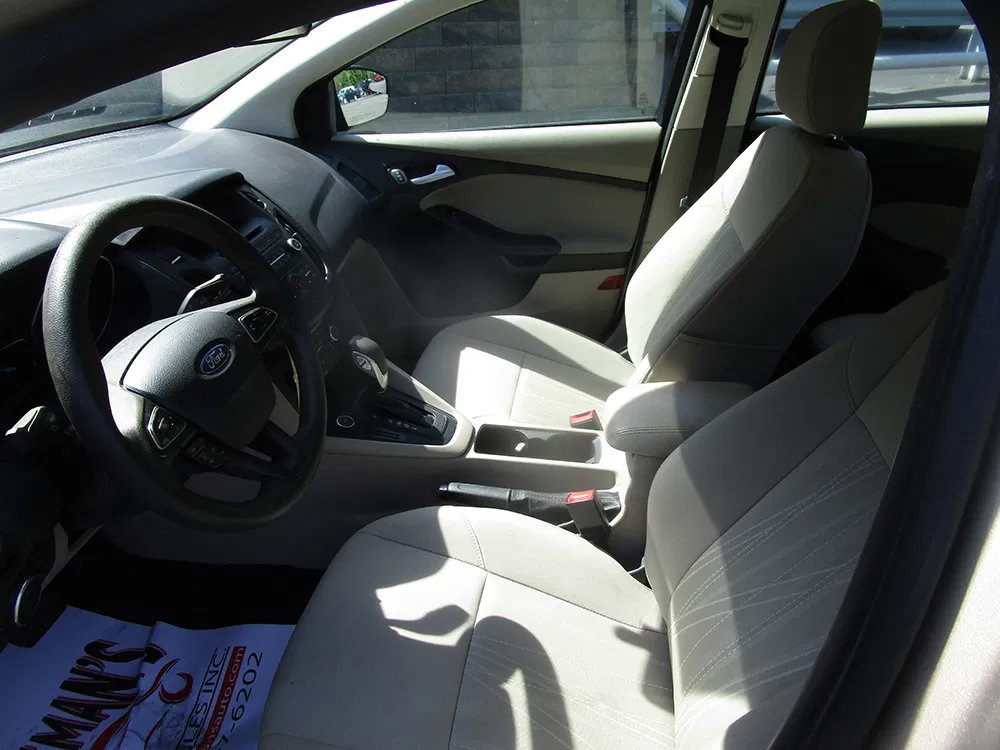 Used 2017 Ford Focus SE FWD image 12