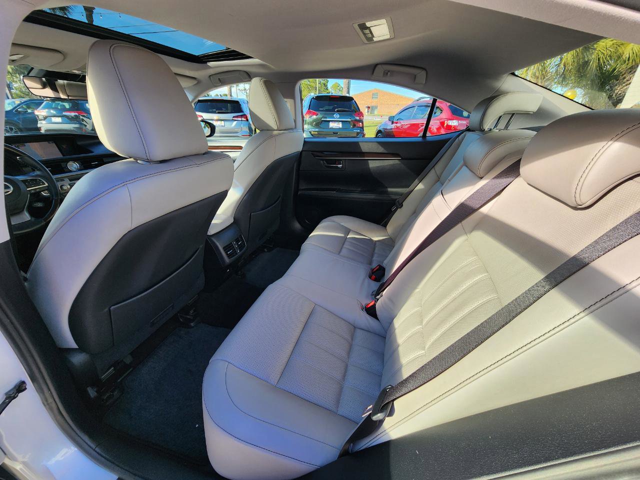 Used 2016 Lexus ES 350 w/ Luxury Package w/Wood Trim image 11