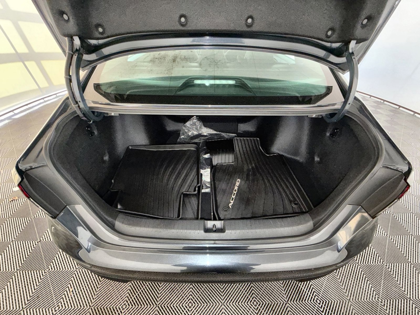 Used 2023 Honda Accord EX-L image 25