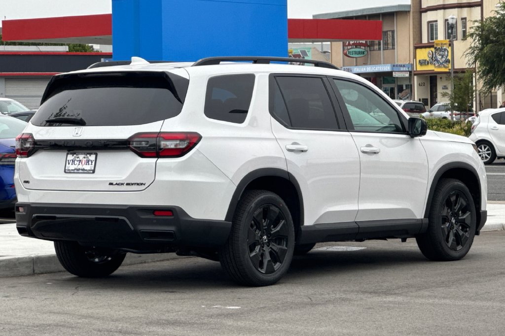 New 2026 Honda Pilot Black Edition image 4