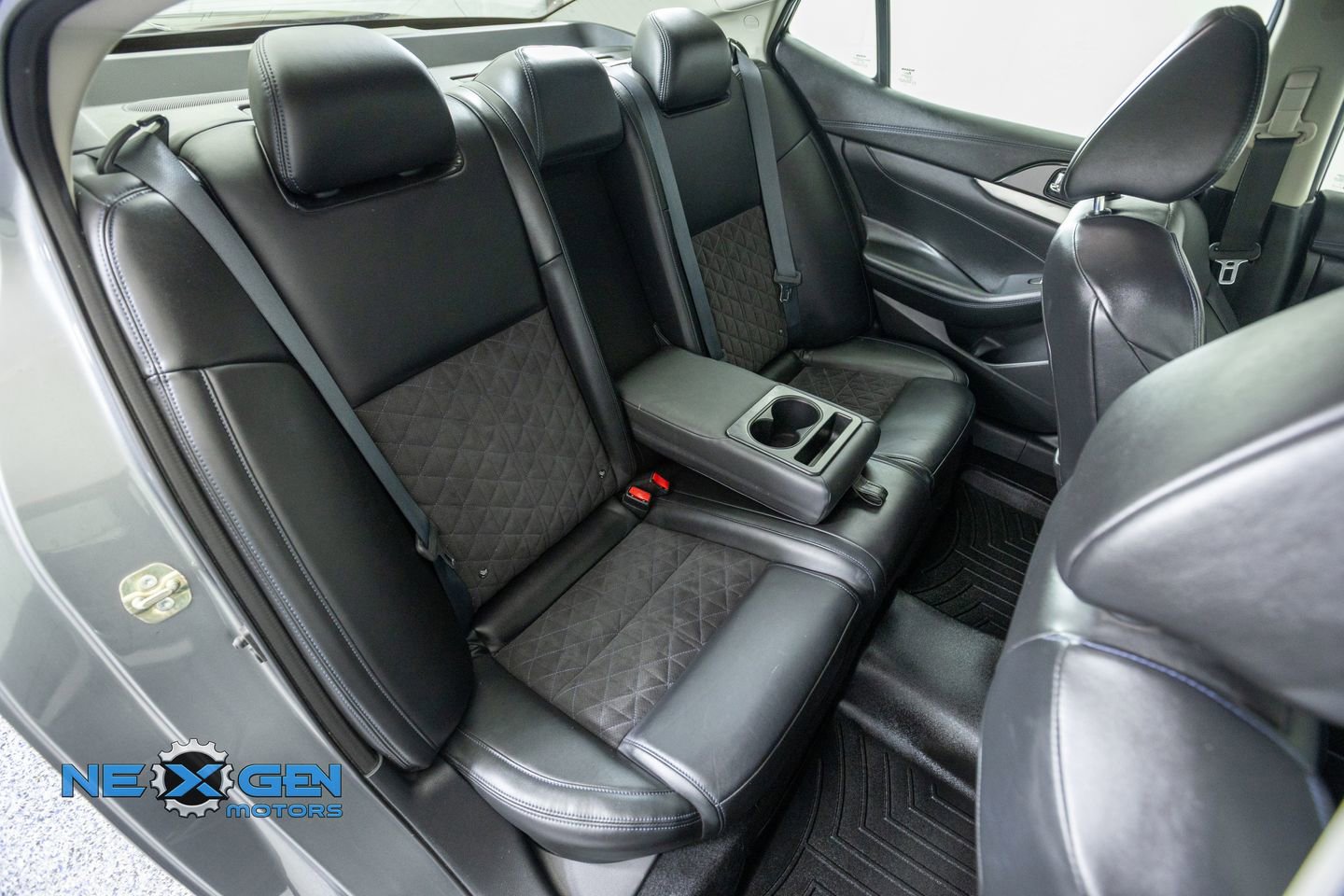 Used 2018 Nissan Maxima SR w/ Midnight Edition FWD image 38