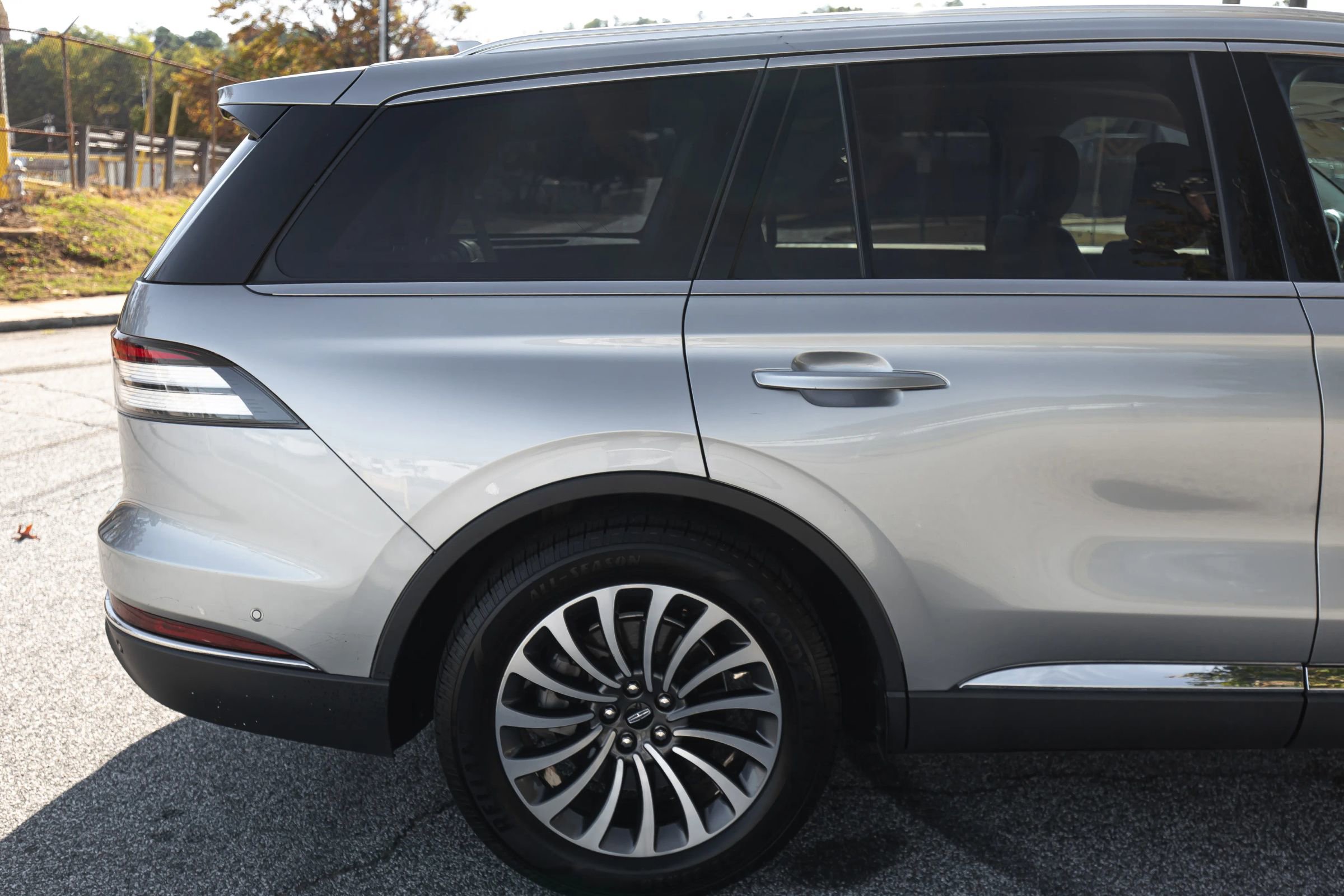 Used 2020 Lincoln Aviator Reserve w/ Equipment Group 201A image 10