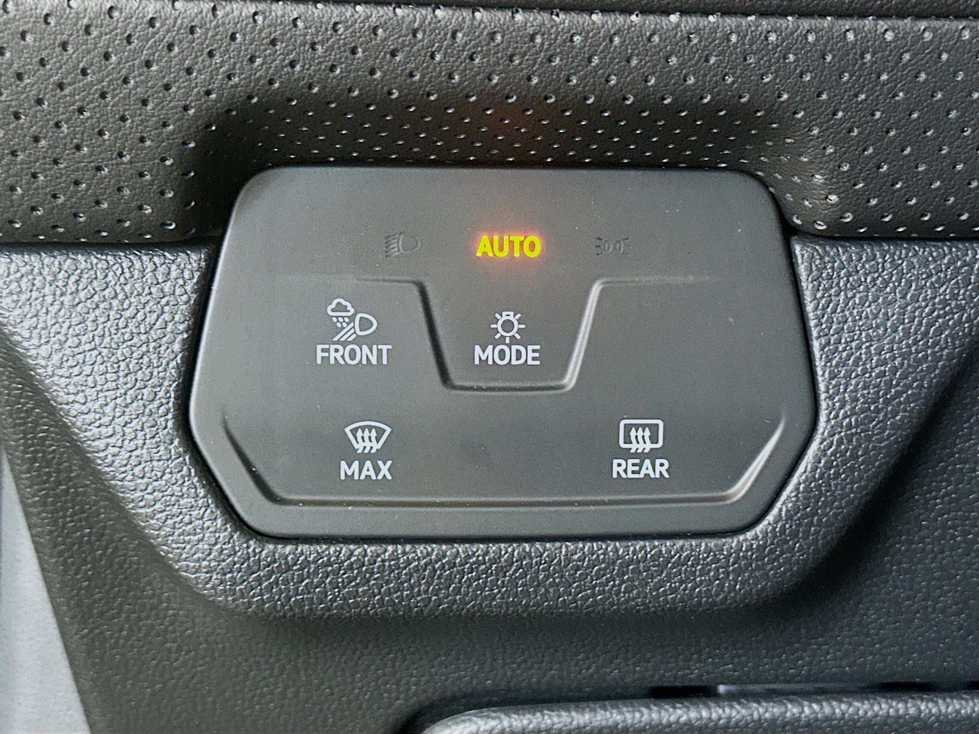 Used 2025 Volkswagen Atlas Cross Sport SE FWD image 17