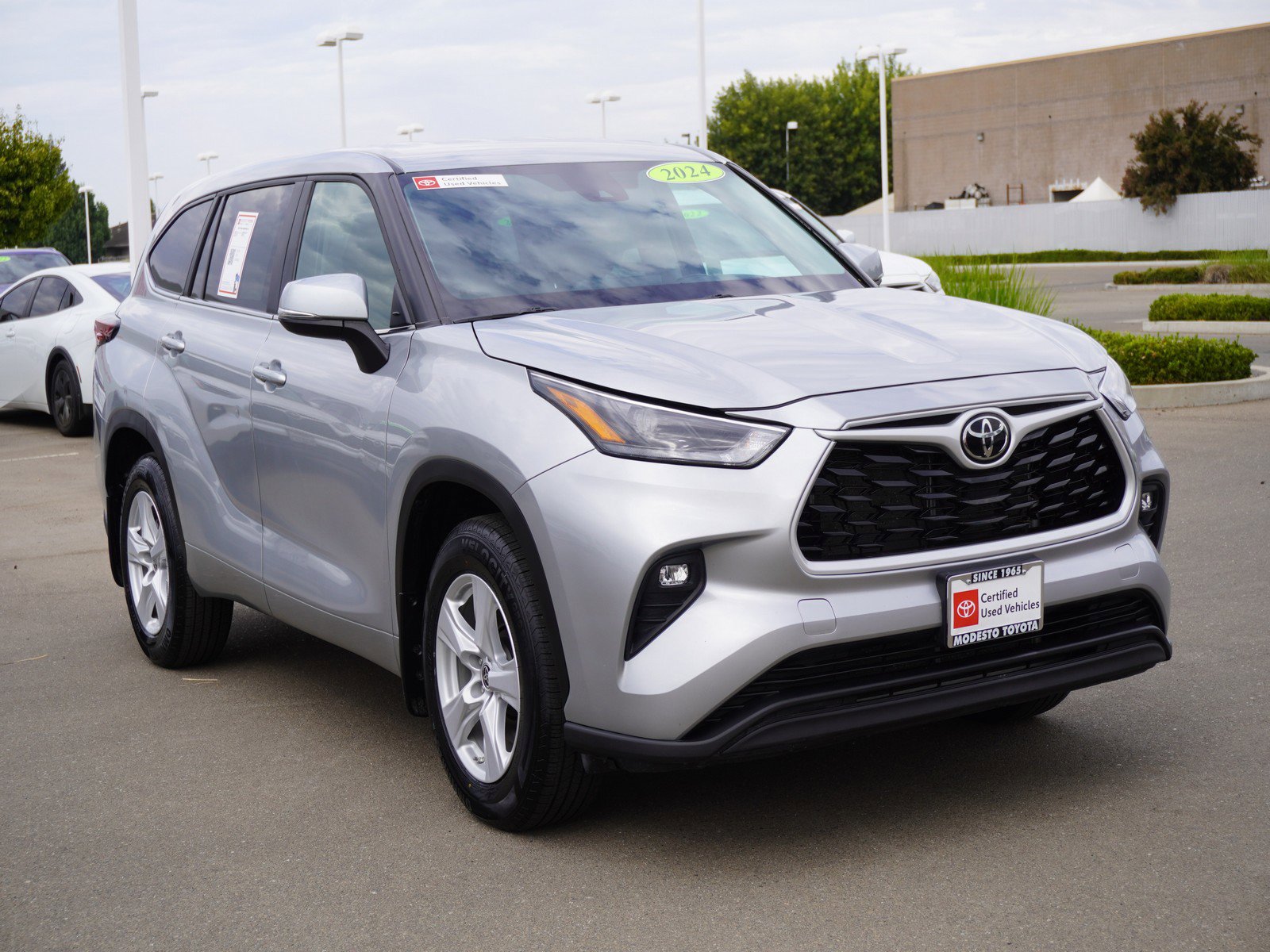 Used 2024 Toyota Highlander LE