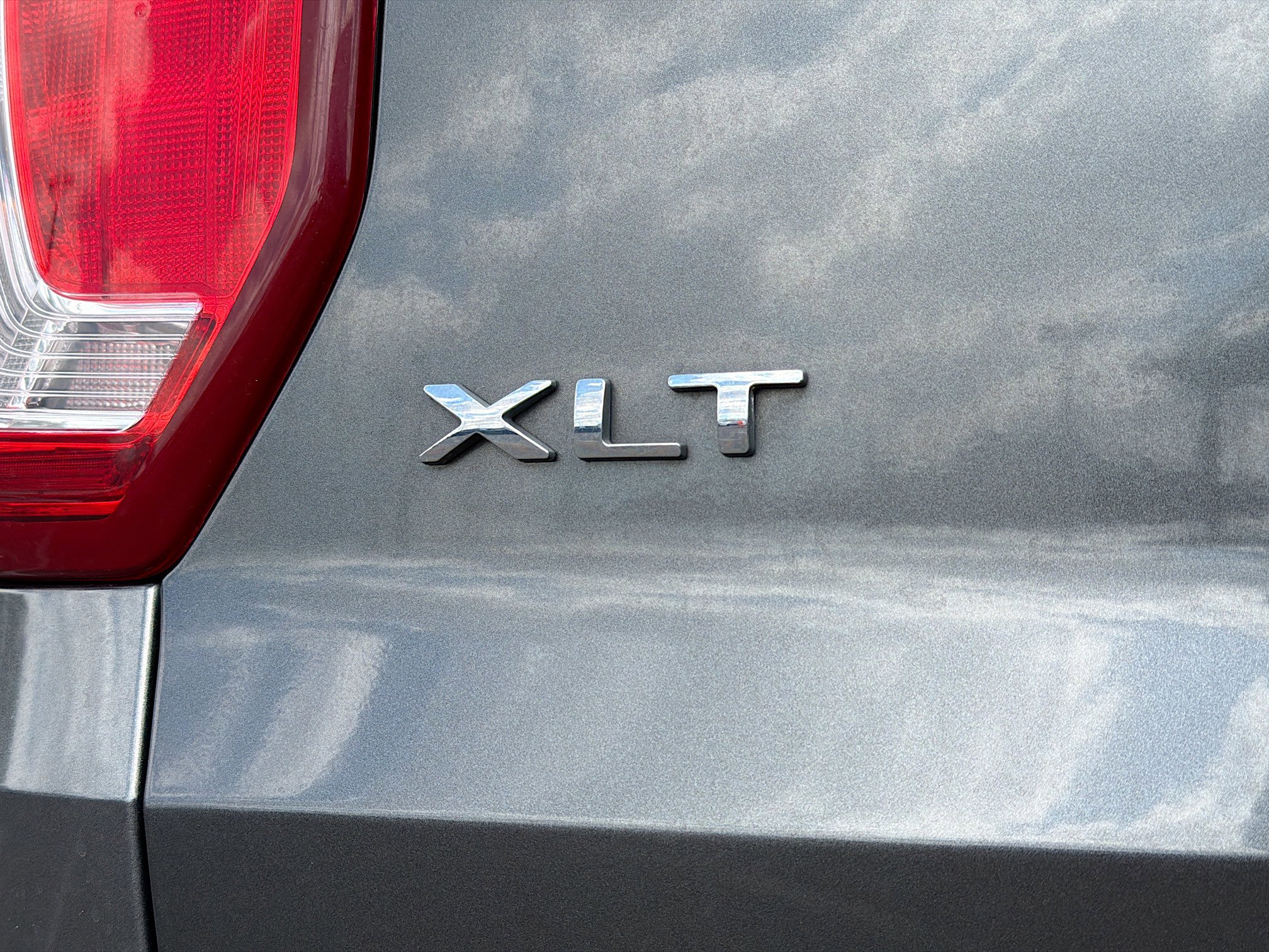 Used 2017 Ford Explorer XLT w/ Equipment Group 202A image 11