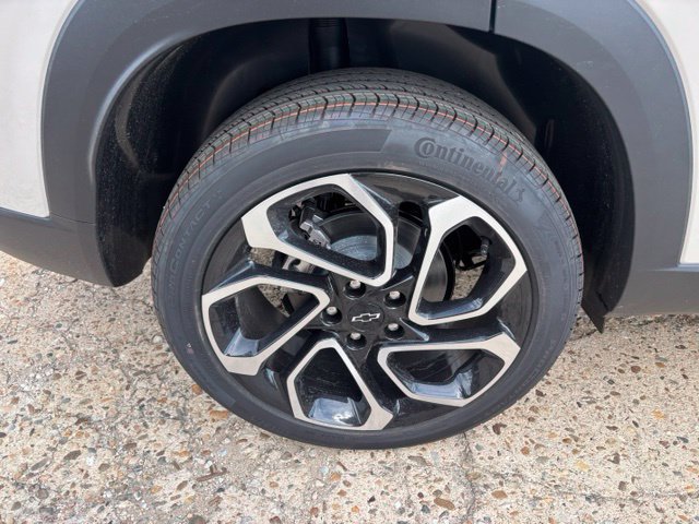 New 2026 Chevrolet Trax RS w/ Sunroof Package FWD image 9