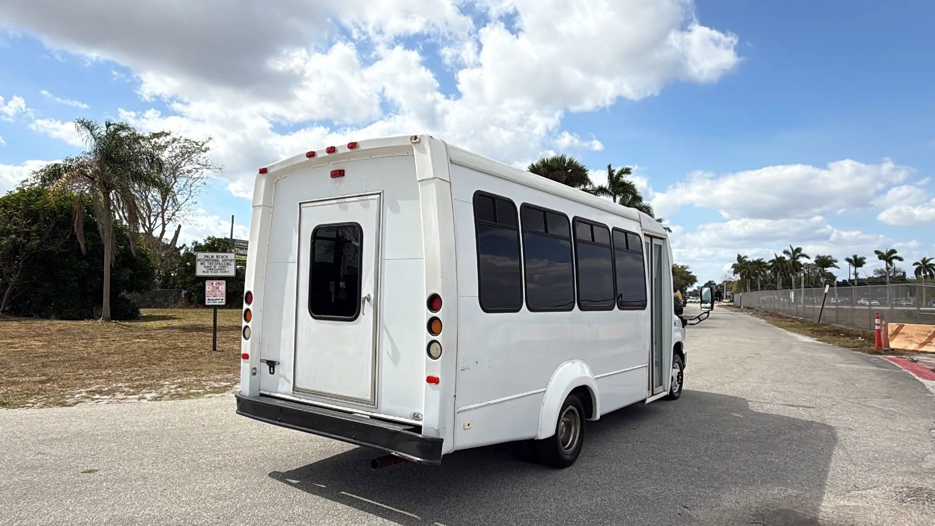 Used 2015 Ford E-350 and Econoline 350 Super Duty RWD image 7