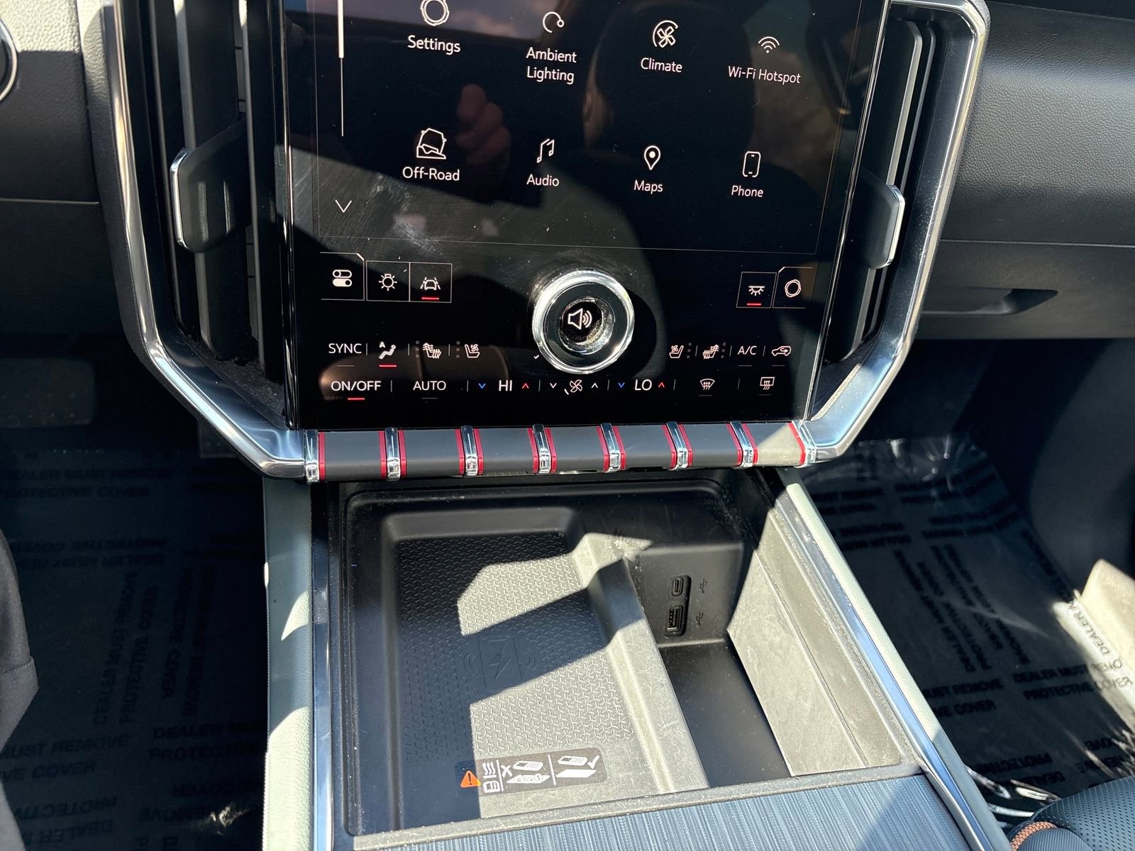 Used 2024 GMC Acadia AT4 w/ Luxury Package AWD/4WD image 17