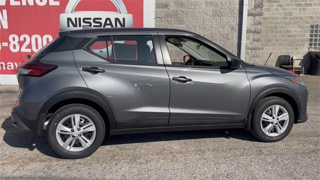 New 2025 Nissan Kicks Play S FWD image 2