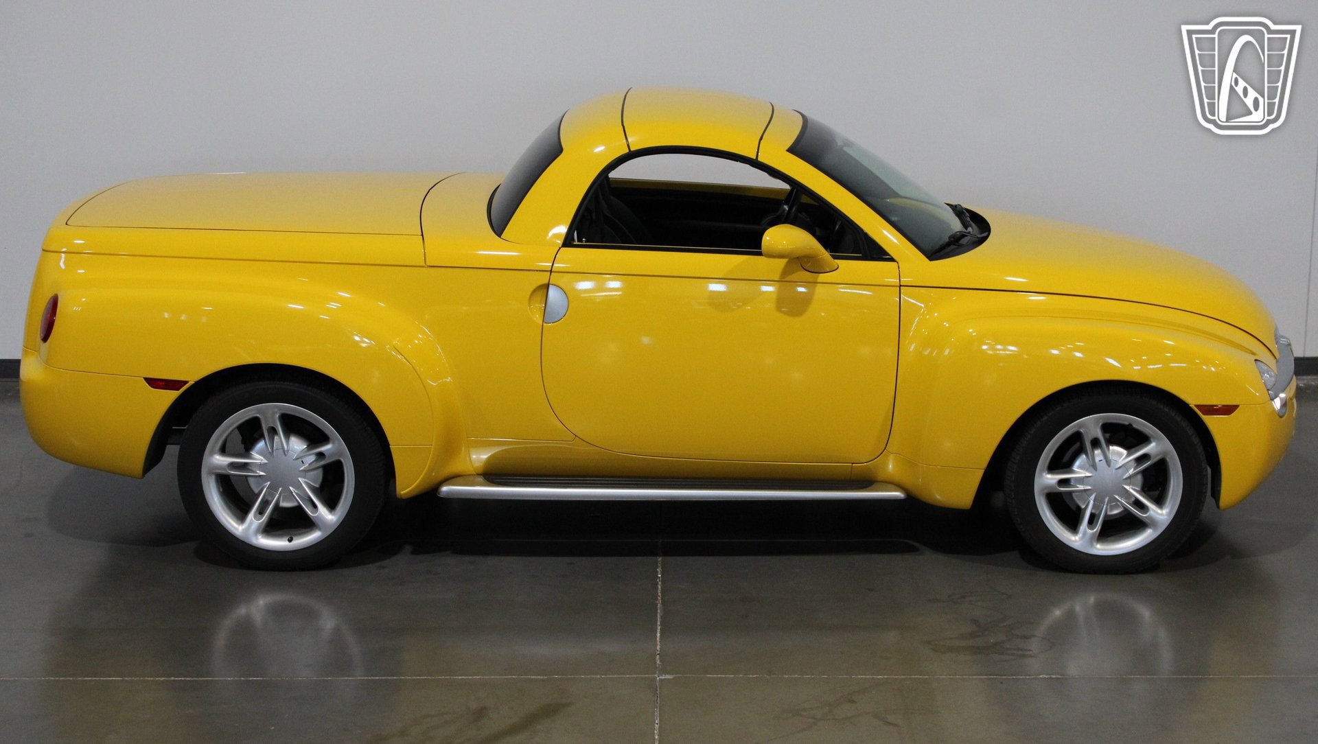 Used 2003 Chevrolet SSR w/ Preferred Equipment Group RWD image 7