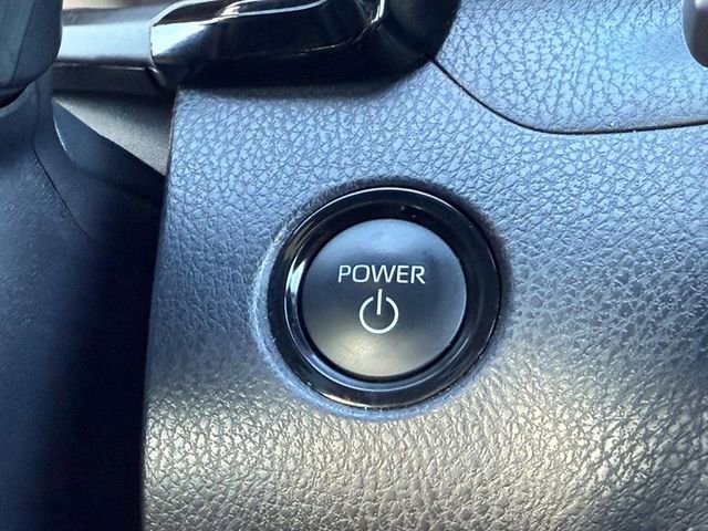 Used 2025 Toyota Camry SE image 15