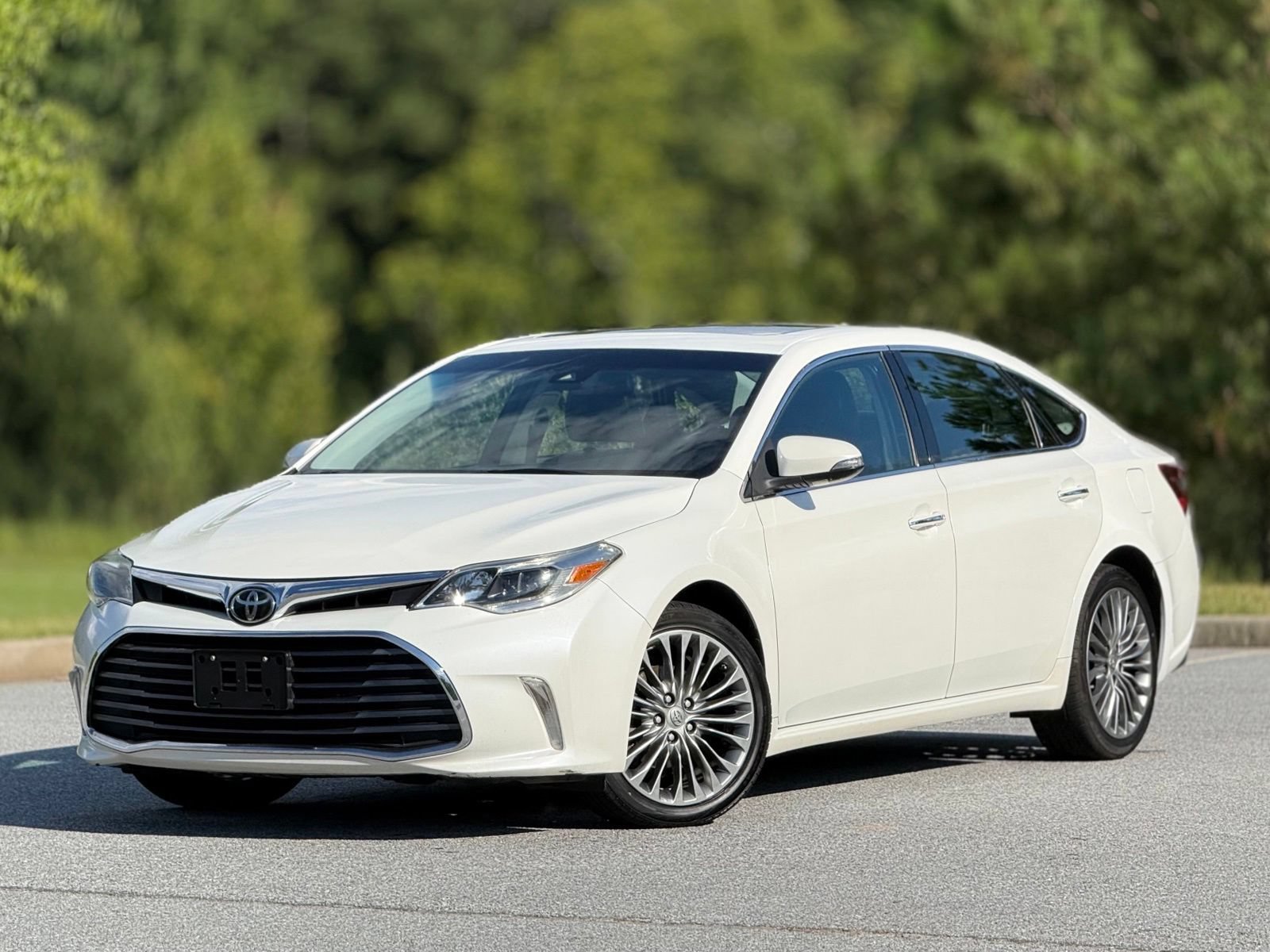 Used 2016 Toyota Avalon Limited w/ Toyota Safety Sense Package FWD image 8