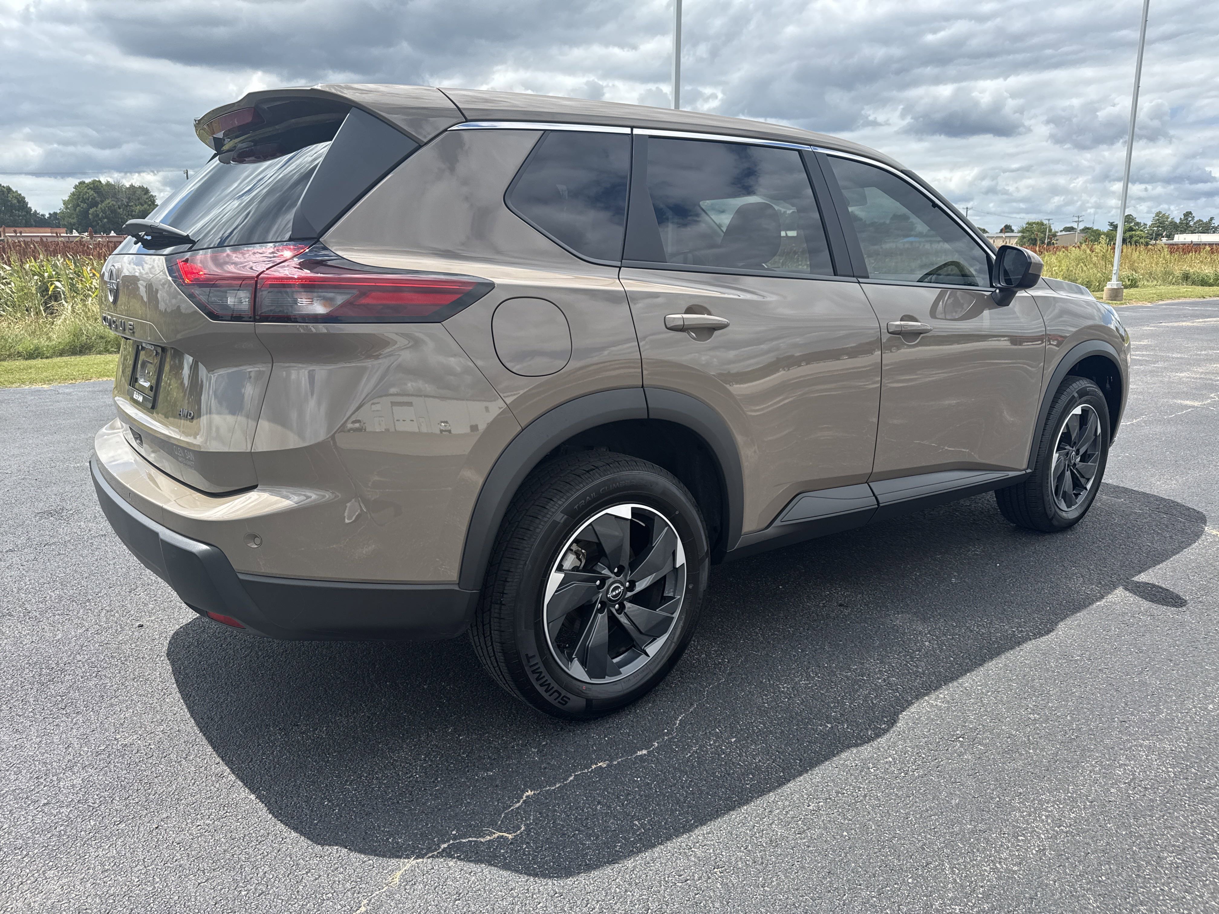 Used 2025 Nissan Rogue SV image 5