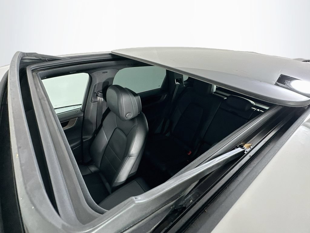 Certified 2024 Porsche Cayenne AWD/4WD image 14