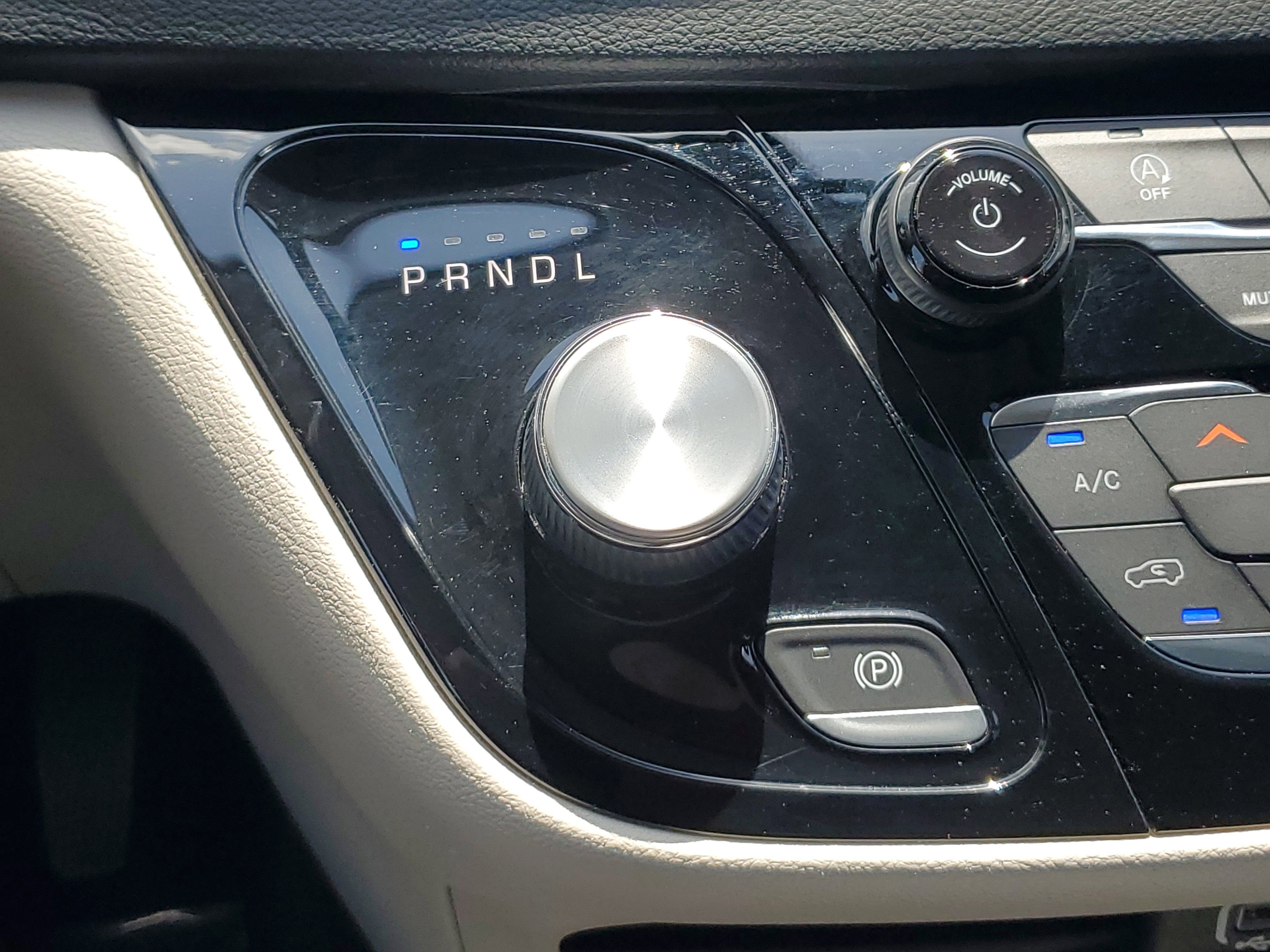 Used 2022 Chrysler Voyager LX image 27