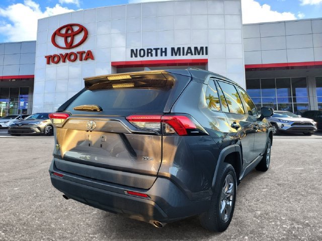 Used 2022 Toyota RAV4 XLE FWD image 4