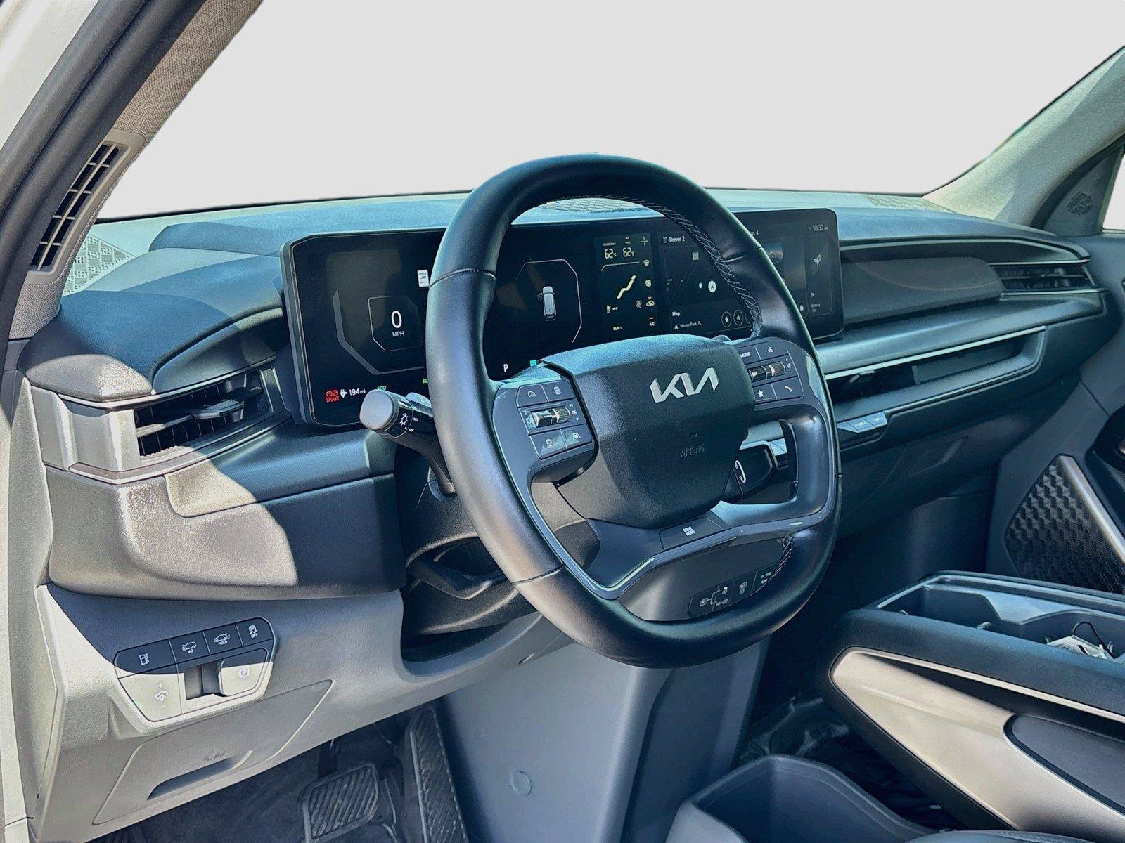 Used 2024 Kia EV9 Light Long Range RWD image 9