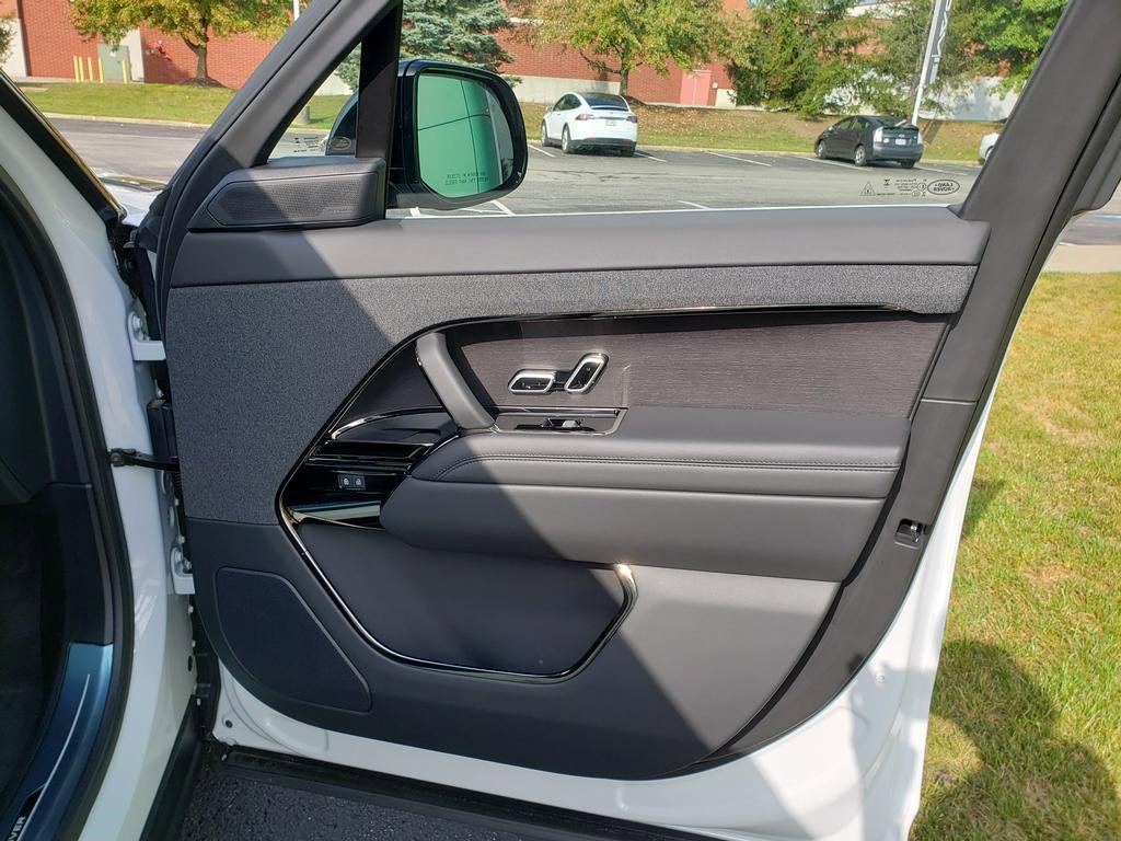 New 2025 Land Rover Range Rover Sport SE image 18