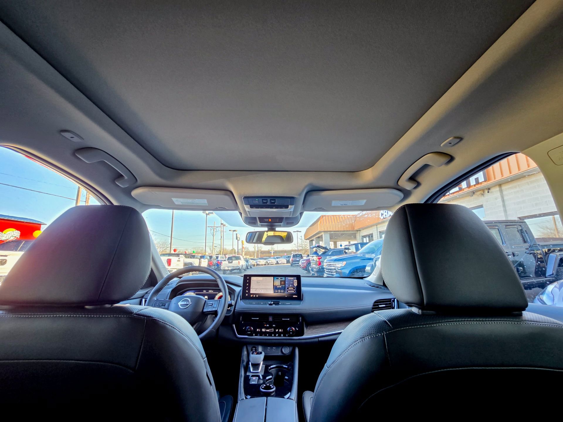 Used 2025 Nissan Rogue Platinum w/ Platinum Premium Package image 10