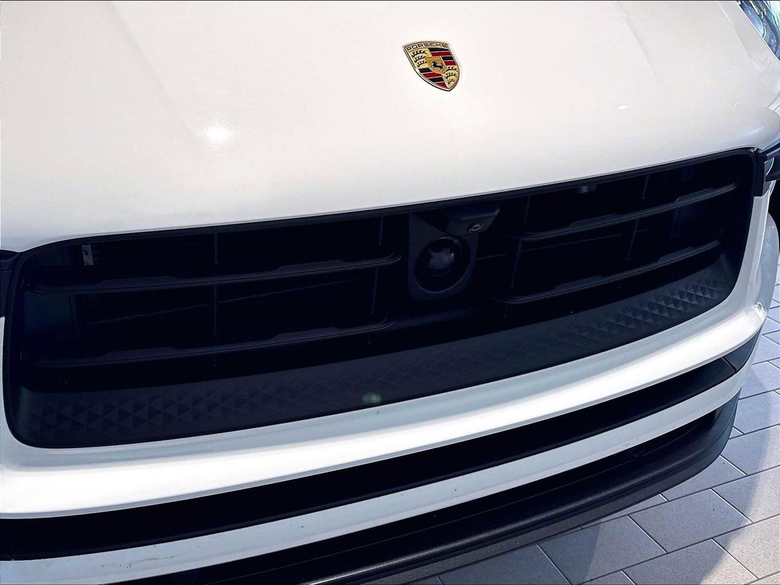 Used 2026 Porsche Macan AWD/4WD image 33