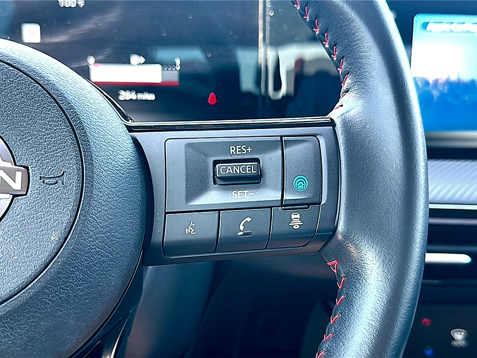 Certified 2025 Nissan Kicks SR FWD image 29
