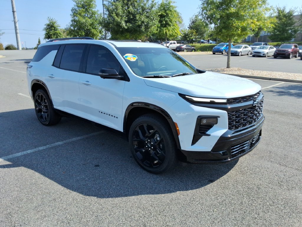 Certified 2026 Chevrolet Traverse RS FWD image 3