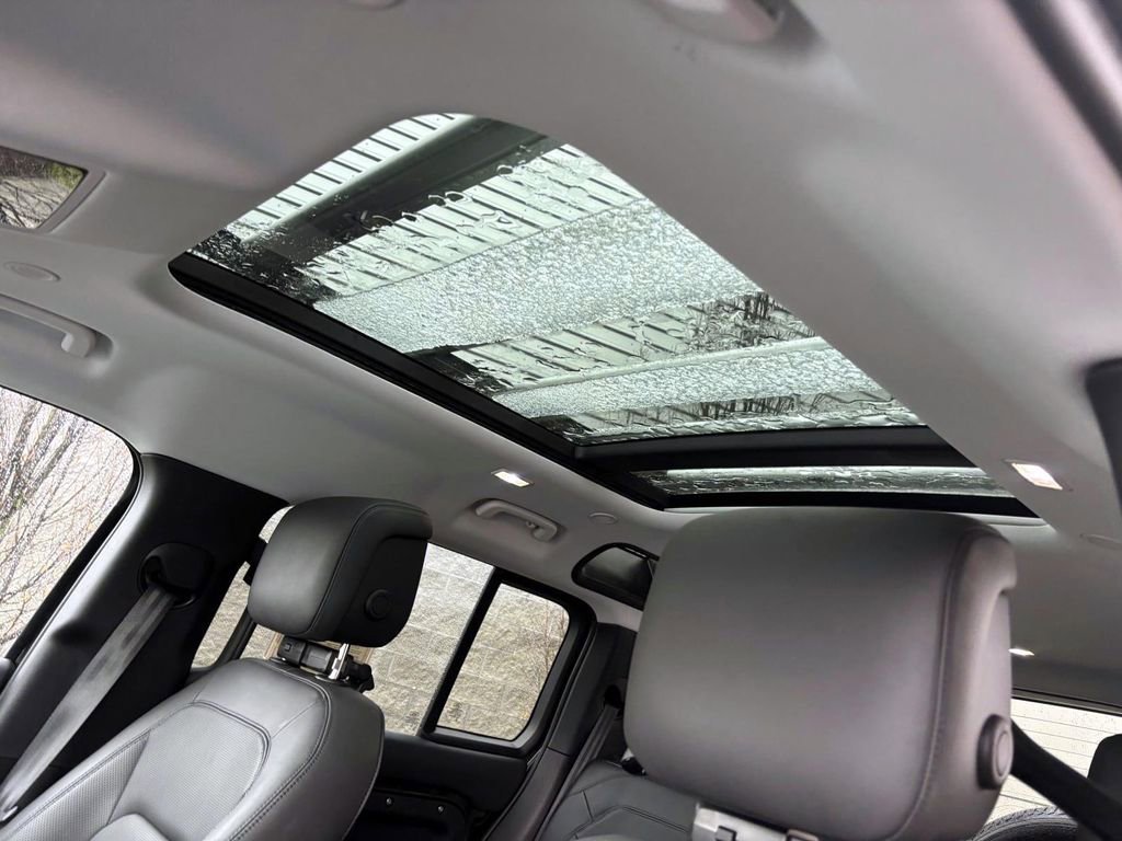 Used 2025 Land Rover Defender 110 S image 52