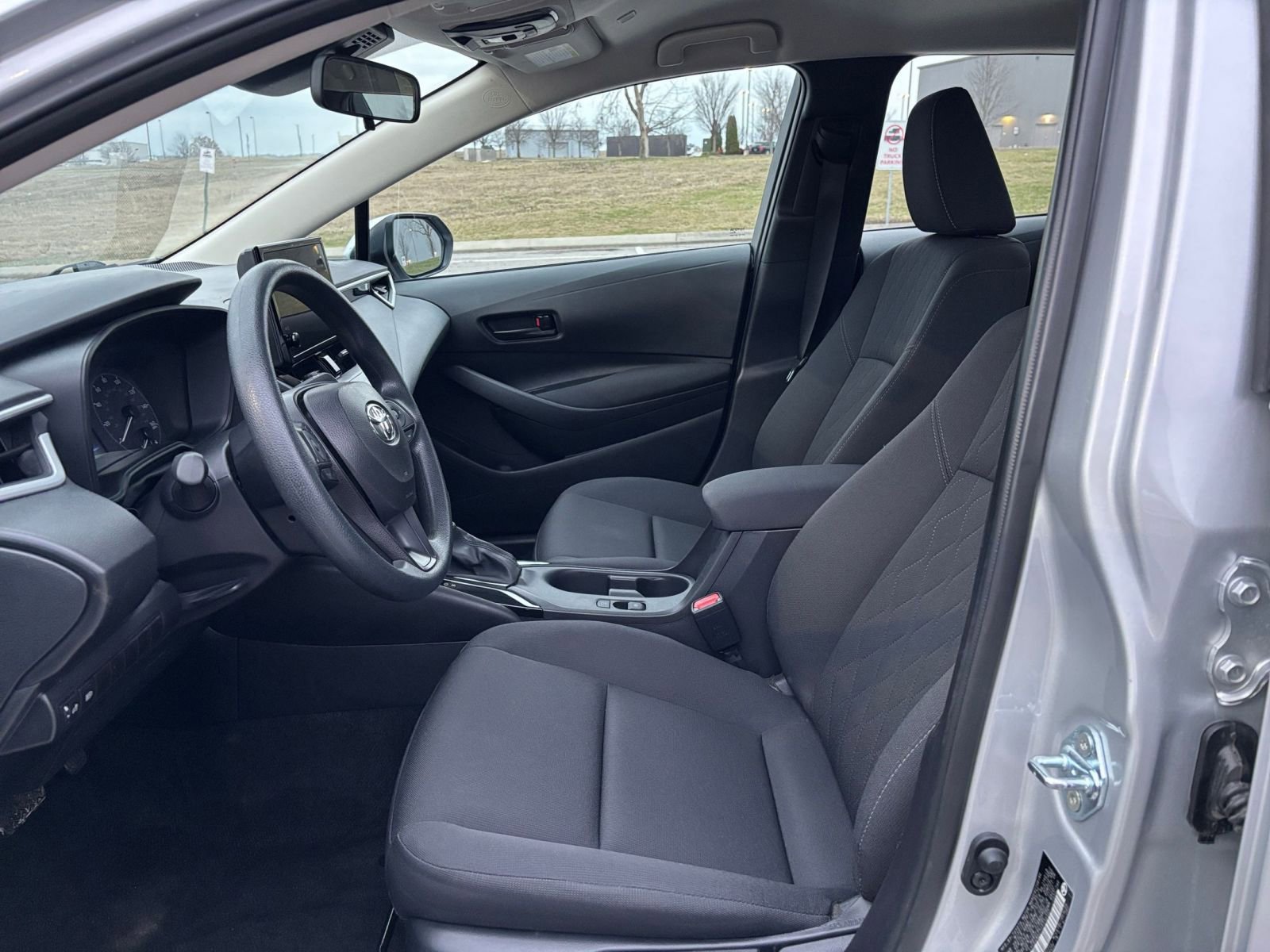 Used 2025 Toyota Corolla LE image 25